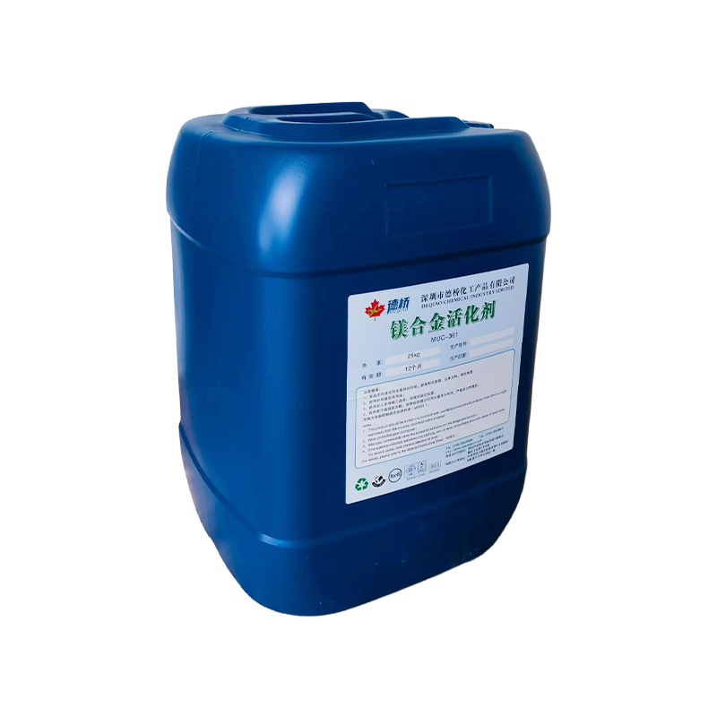 How can adjusting the composition of a magnesium alloy activator reduce the porosity of the subsequent electroplating layer and improve its adhesion?